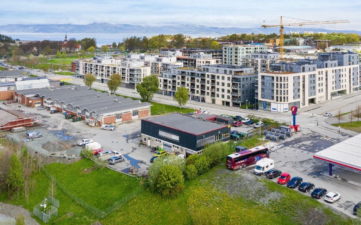 Kjøper eiendom på Lade